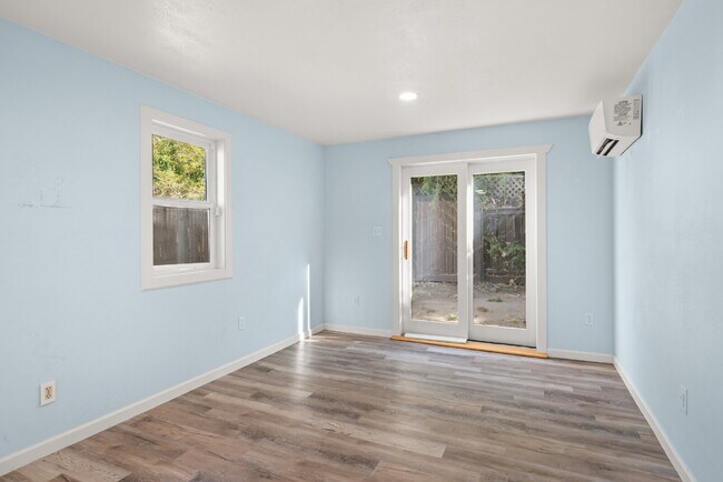 Building Photo - 531 Clay St
