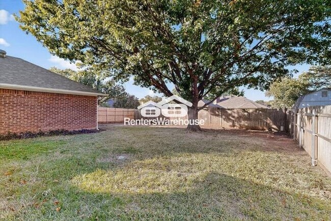 Building Photo - Completely Refreshed NRH Home Move IN Ready.