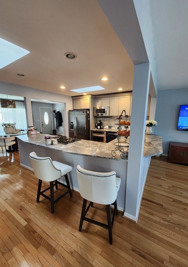 Building Photo - 106 Mound St