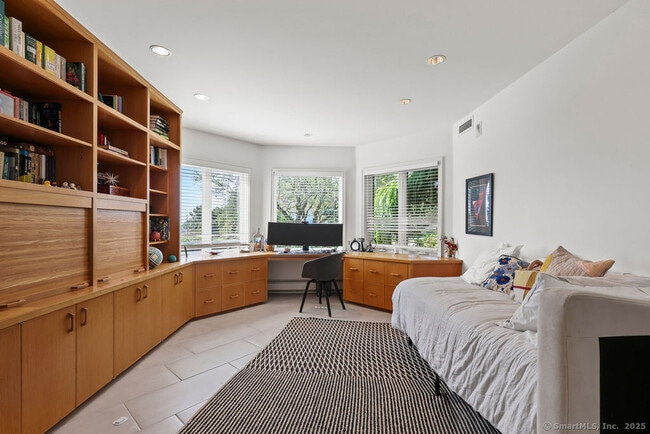 Building Photo - 130 Ferncliff Dr