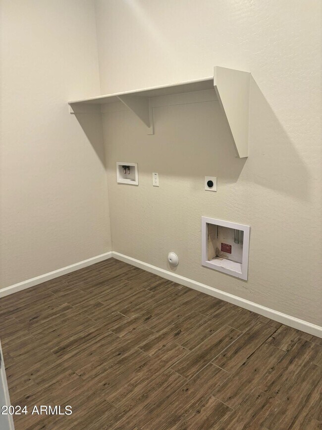 Building Photo - 2002 E Brooklyn Dr