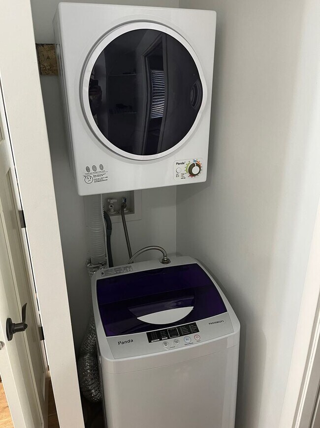 Building Photo - Three Pearls