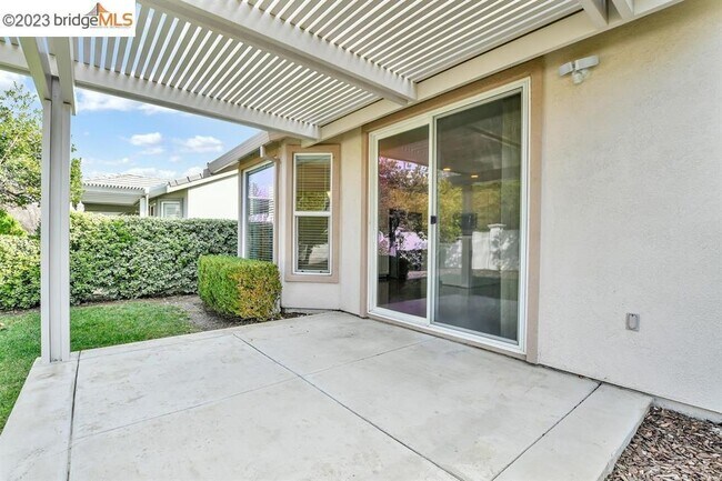 Building Photo - 935 Centennial Dr