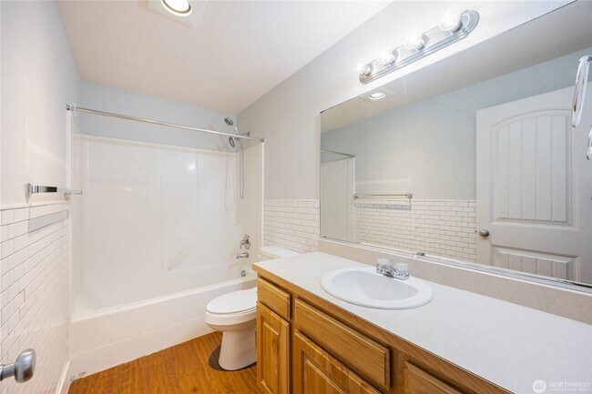 Building Photo - 4 bed, 3.5 bath home in cul-de-sac