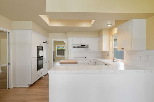 Building Photo - Spacious 5-Bedroom Home with Pool in NE Fr...