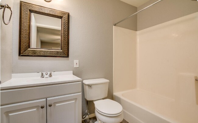 Building Photo - 25 N Cottonwood St