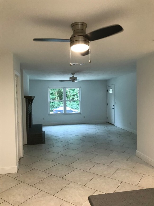 Building Photo - 1502 Pullen Rd