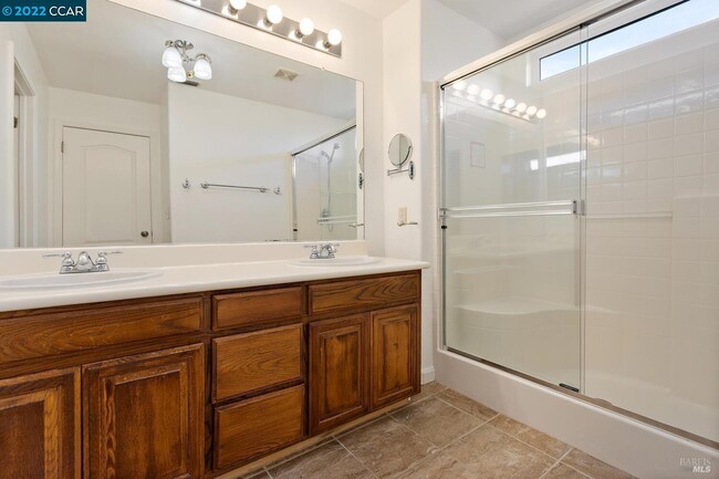Building Photo - 561 Jade Cir
