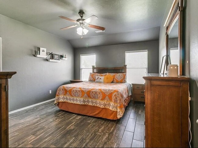 Building Photo - AVAILABLE NOW -  $500 Off First Month | 4-Bed Home in the Heart of Mustang | Storm Shelter & Mode...
