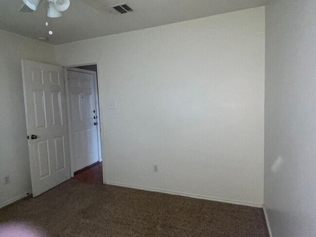 Building Photo - 3 BEDROOM, 2 BATH, BELTON ISD