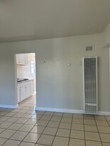 Building Photo - 620 E Avon Pl