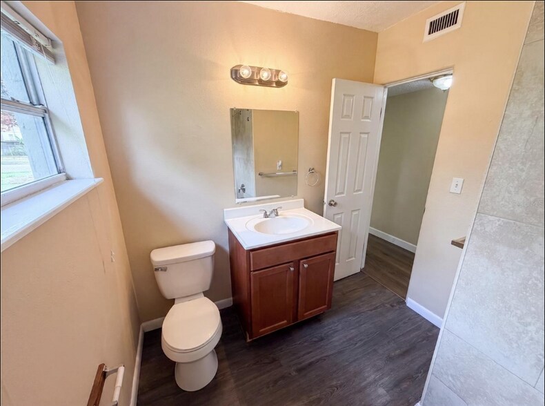 Building Photo - 702 S Solandra Dr