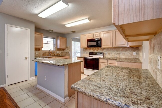 Building Photo - 2114 Whirlaway Dr