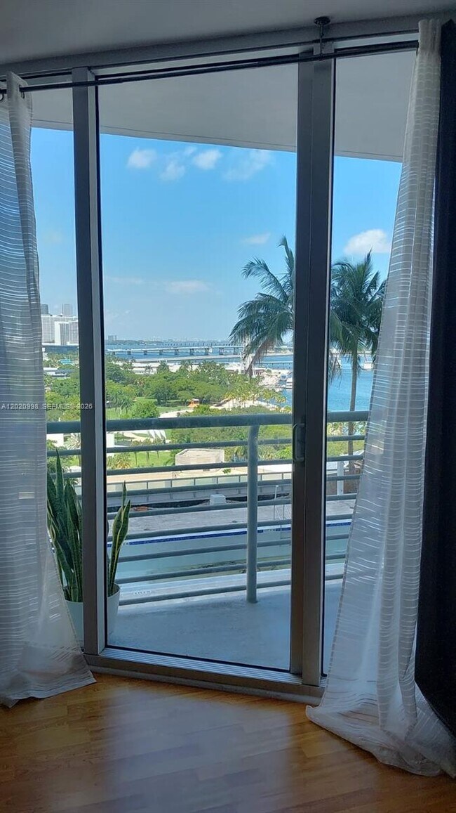 Building Photo - 325 S Biscayne Blvd