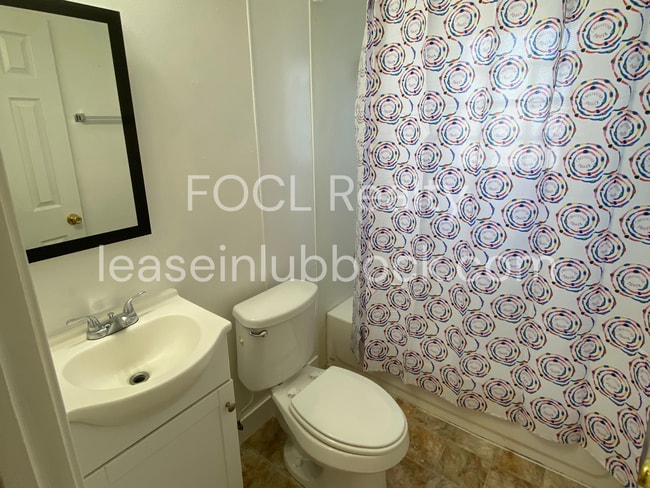 Building Photo - 3 bedroom, 1 bath in Medical District