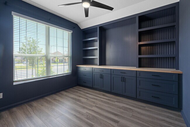 Building Photo - 132 Rocking Chair Dr