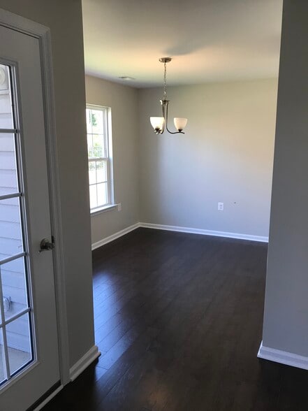 Dining - 6425 Richmond Hwy