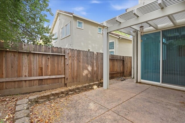 Building Photo - 374 Coventry Cir