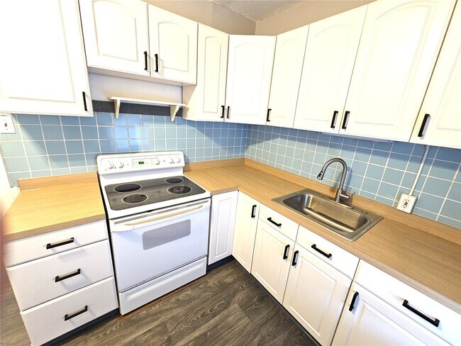 Building Photo - 4953 Holly Hills Ave