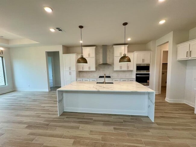 Building Photo - 31019 Sun Vly Dr