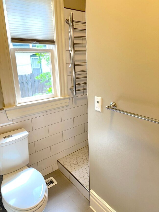 Building Photo - Beautiful 4- Bedroom North End Home