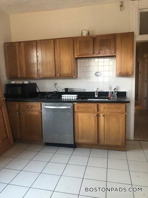 Building Photo - 190 Highland St