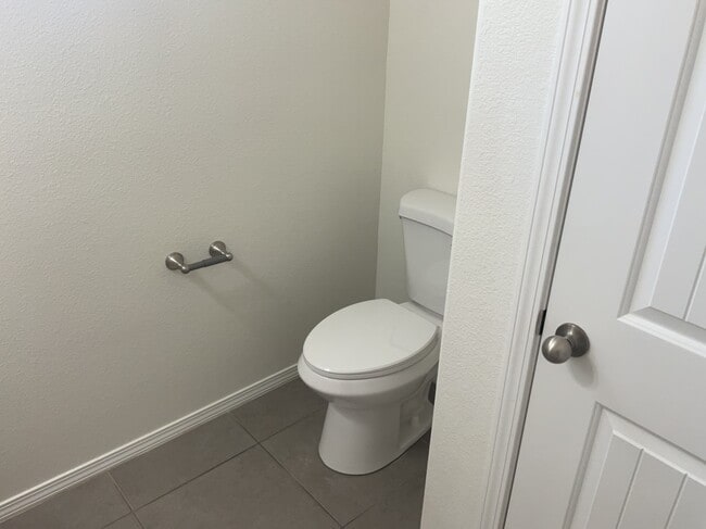 Building Photo - 904 Crown Ct NE