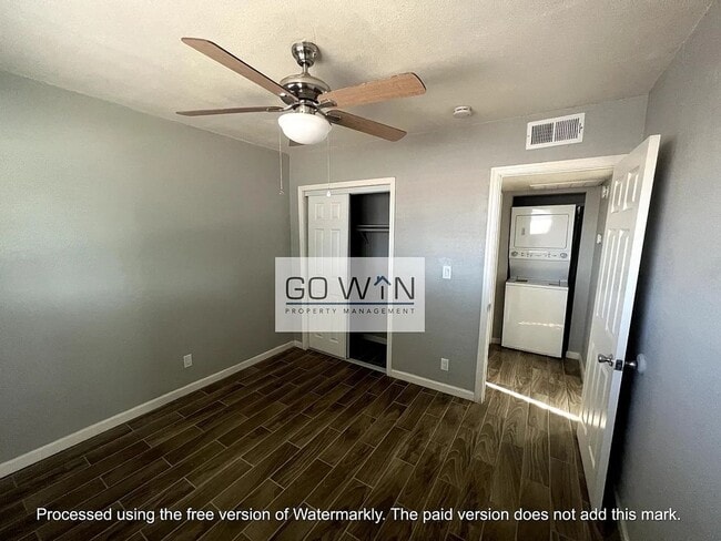 Building Photo - 6645 West Myrtle Ave