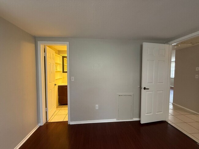 Building Photo - Available Now! Beautiful Single Family Por...