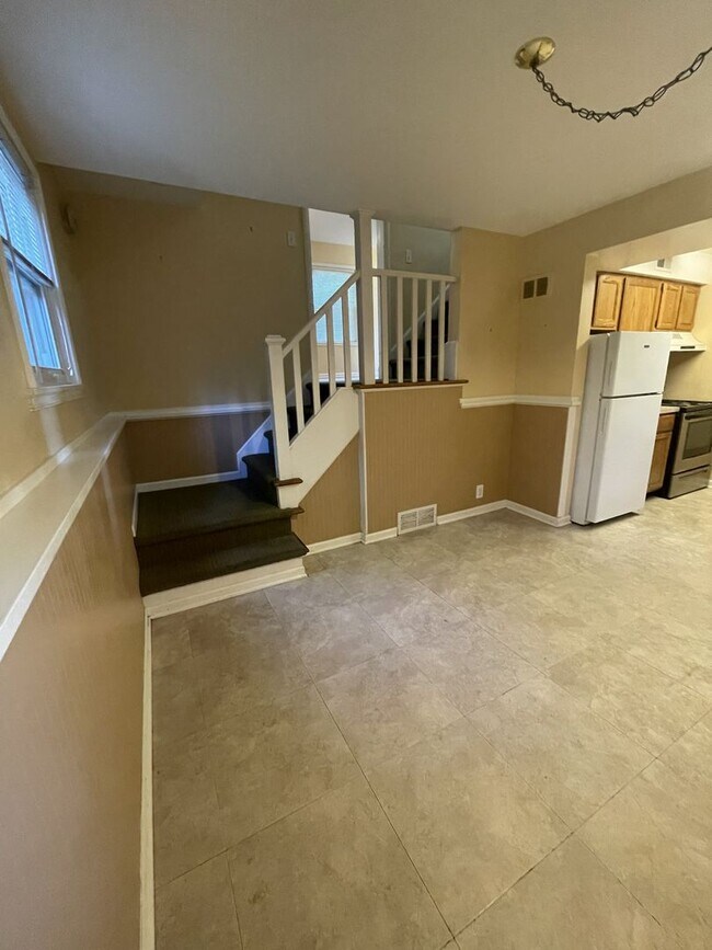 Building Photo - Three Bedroom House for 2026/27!