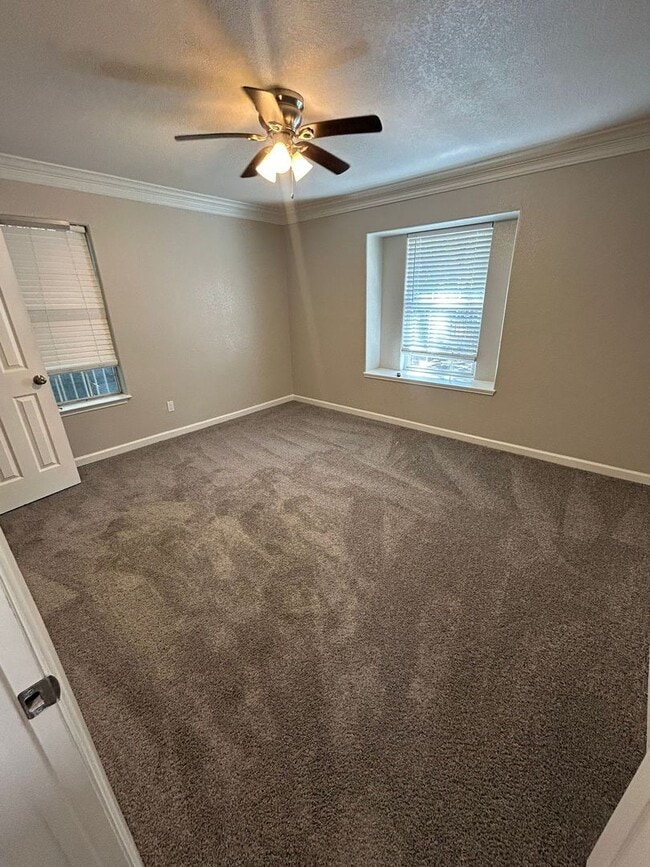 Building Photo - 4915 Heyworth Ave