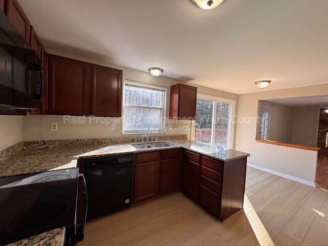 Building Photo - 104 Benedict Ln