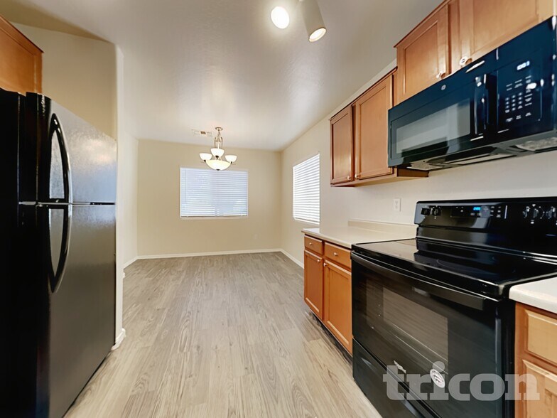 Building Photo - 11634 W Vogel Ave