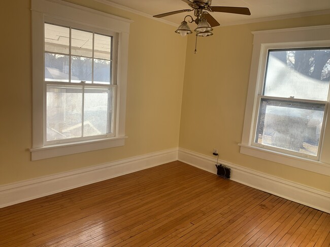 Building Photo - 628 37th St