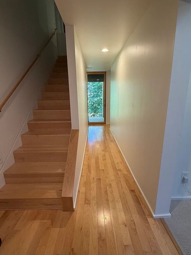 Building Photo - Spacious Pet-Friendly 4BR Home Near Downtown & UVA