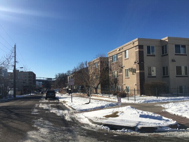 Building Photo - 2345 N Clay St