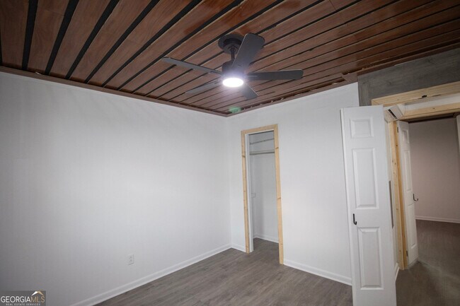 Building Photo - 20 E Jones Ave