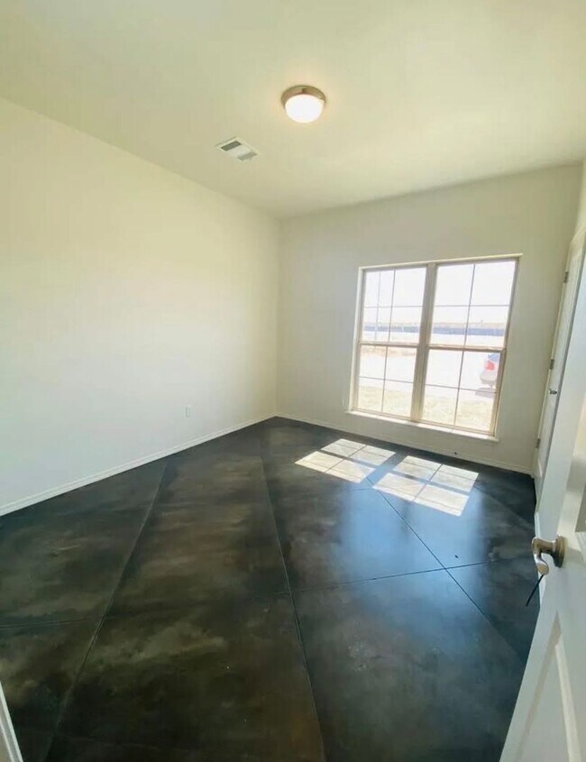Building Photo - 5530 Gonzaga Ln