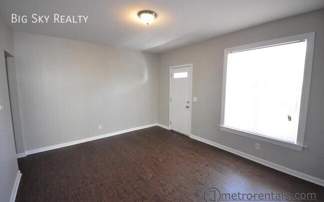 Building Photo - 452 W 3rd Ave