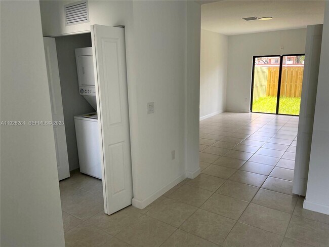 Building Photo - 20679 NE 7th Pl