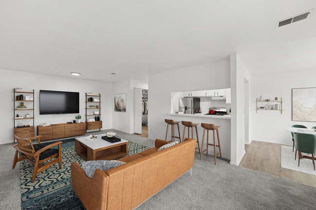 Building Photo - ReNew Woodland Ranch North