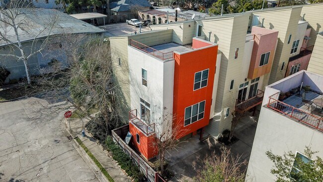 Building Photo - 228 Willard St