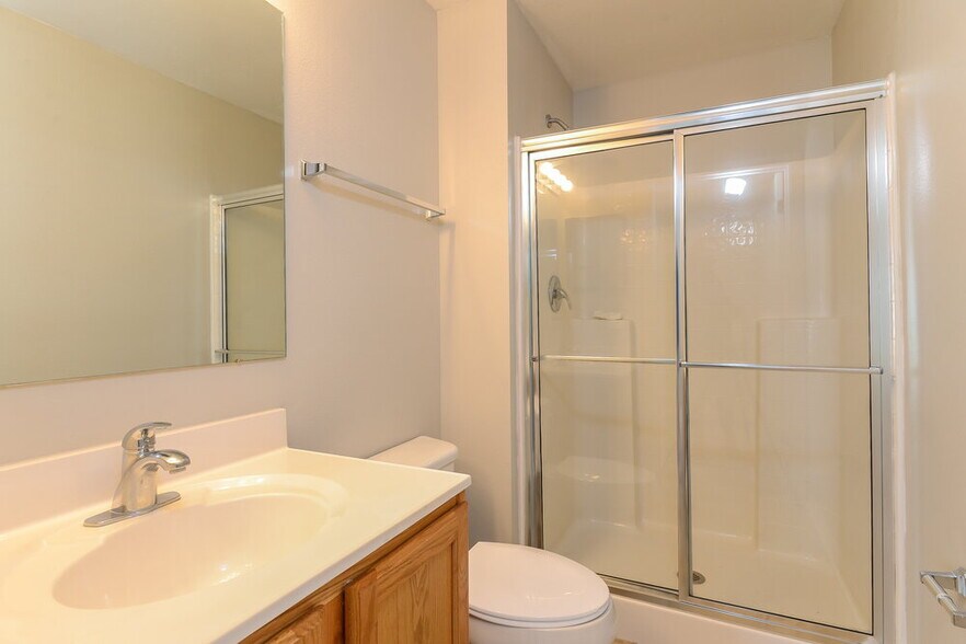 Building Photo - 17047 Ongar Ct