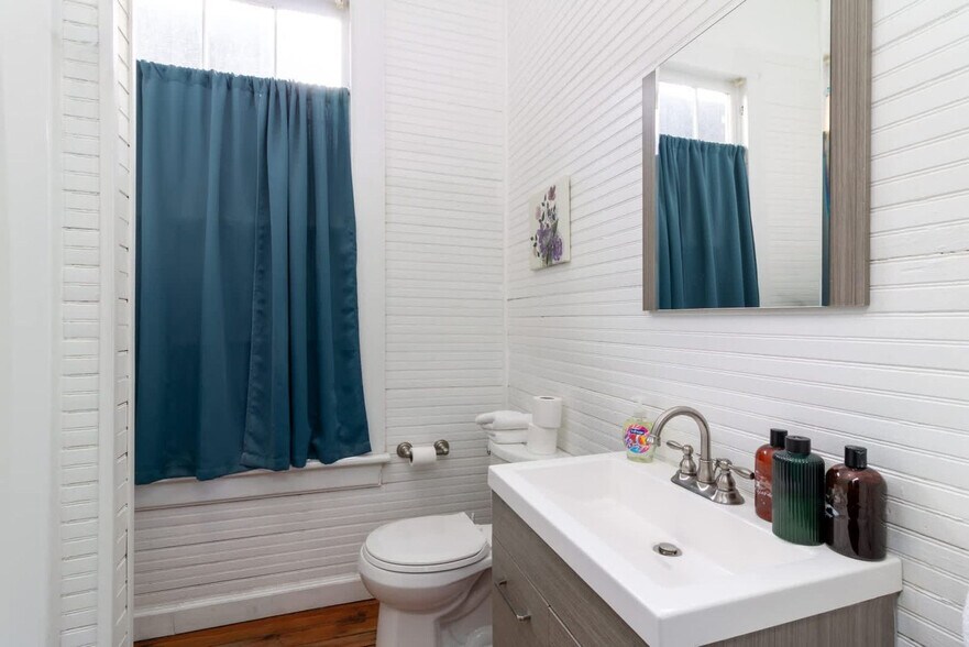 Building Photo - 737 3rd Ave