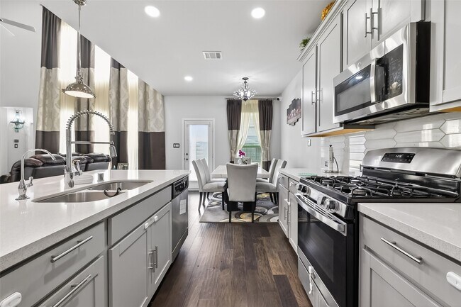 Building Photo - 18619 Greenwood Mdw Trl