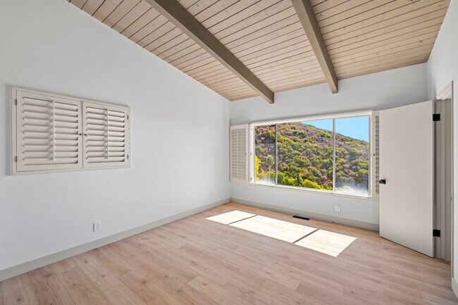 Building Photo - Mystic Hills Ocean View Home