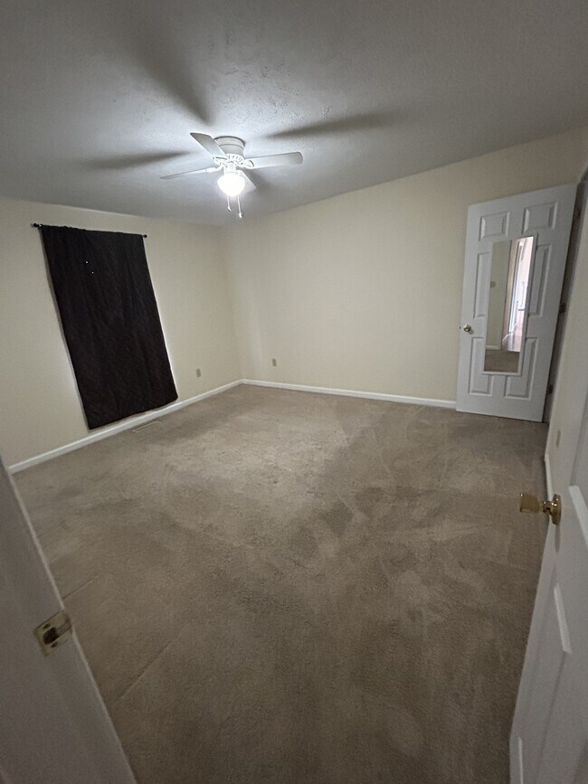 Building Photo - 402 Bumble Bee Ln