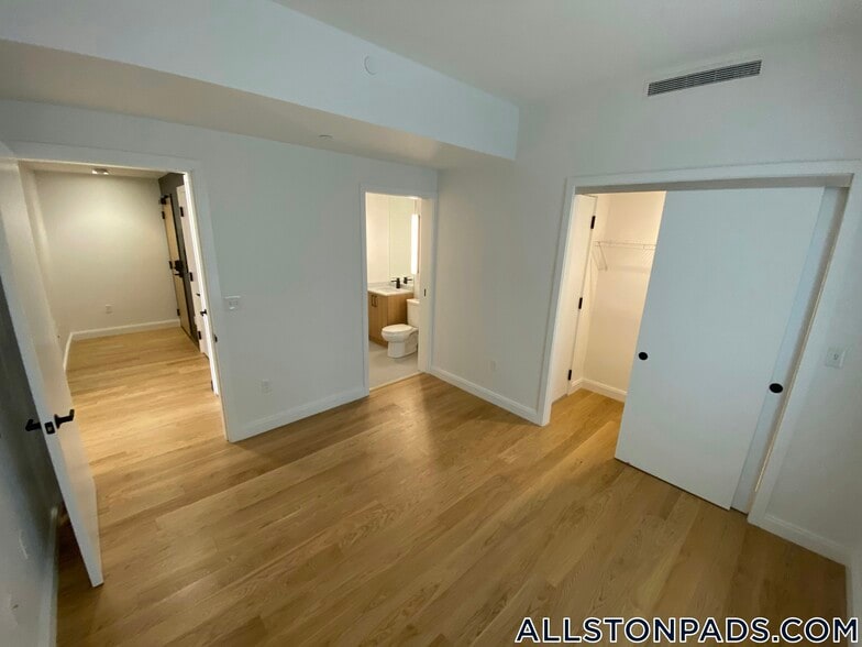 Building Photo - 83 Gardner St