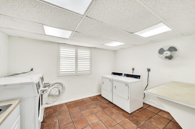 Building Photo - 170 N Ocean Blvd