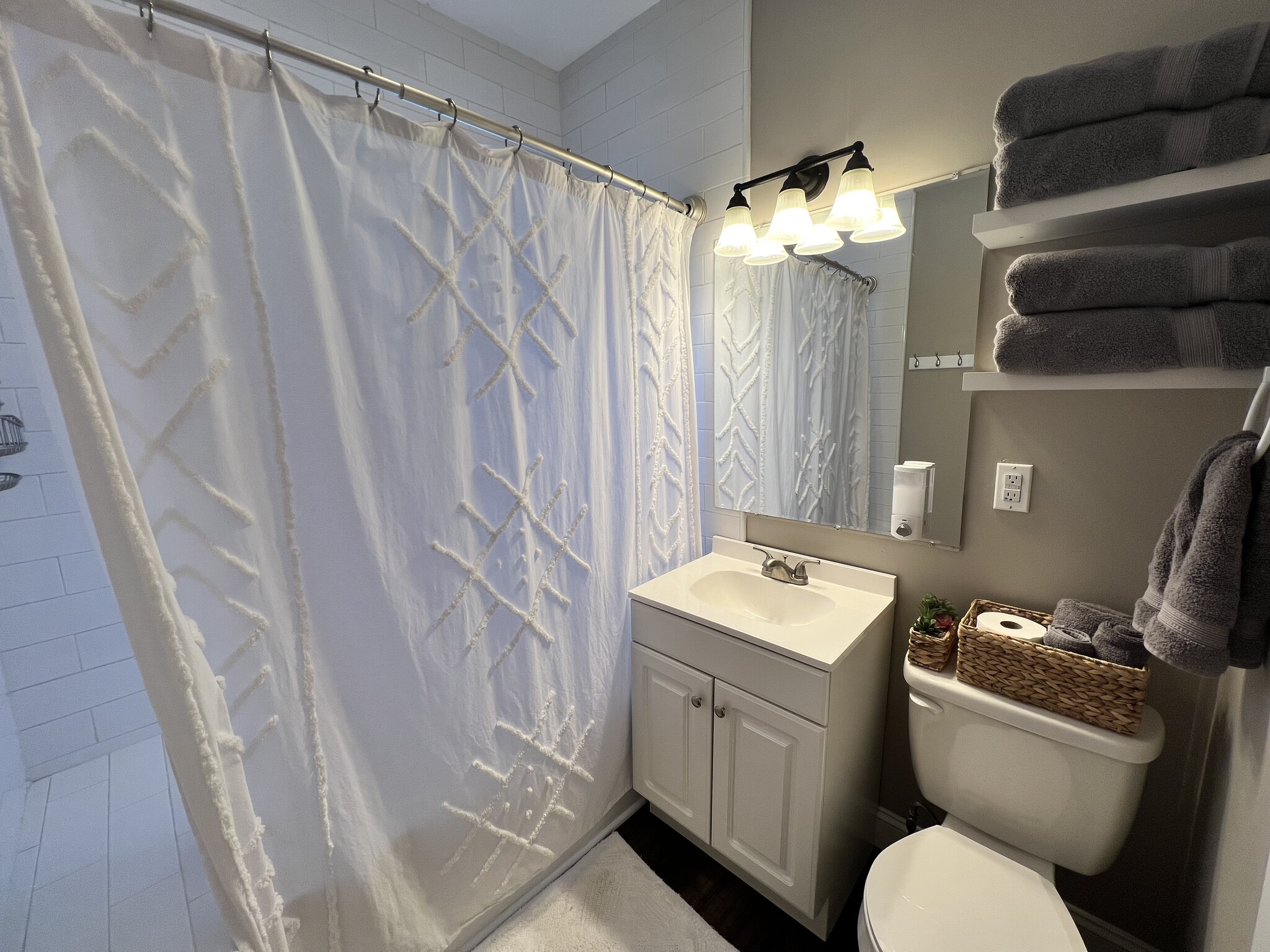 Building Photo - 283 S Michigan Ave